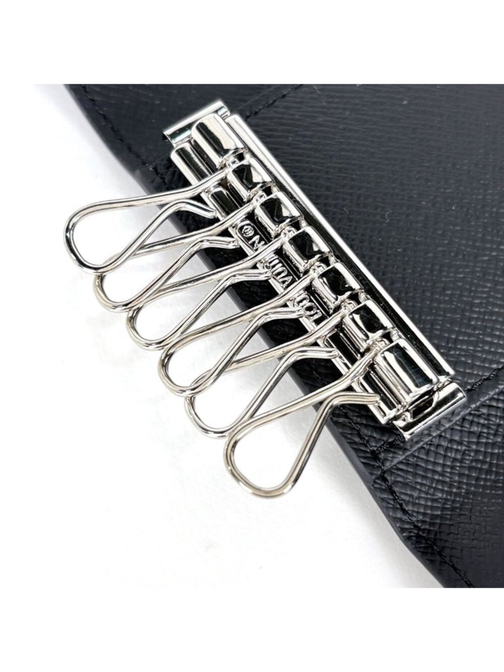 Louis Vuitton Multicles 6 Key Case Monogram Eclipse Noir Key Holder View 4